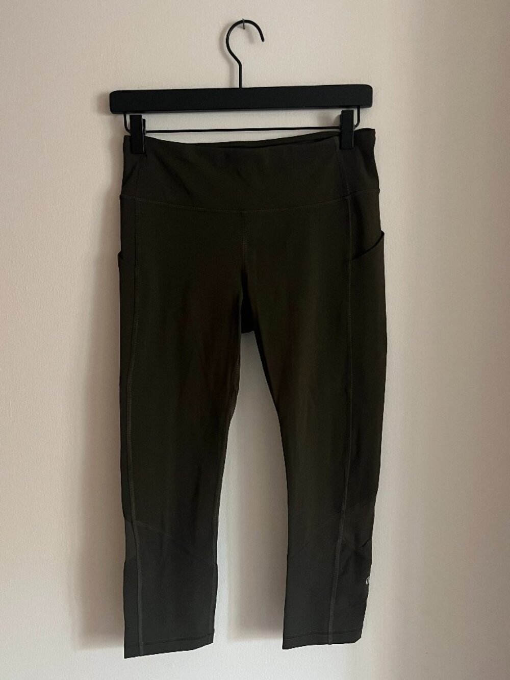 Lululemon Capri running leggings | Olive Green | Sz 6 | Mesh cutout